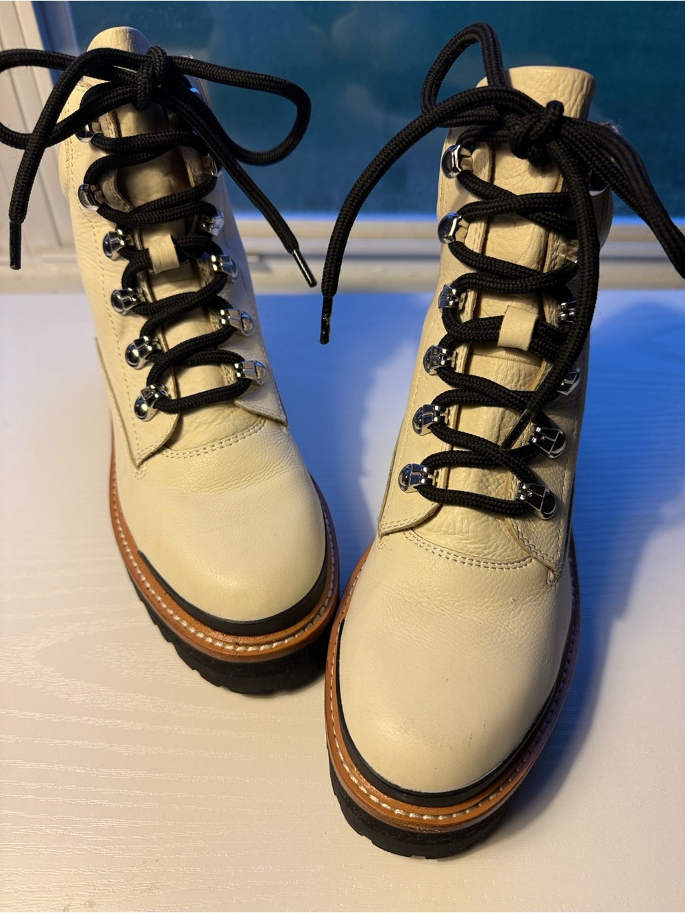 🤩 Marc Fisher Women’s Cream Lace-Up Hiking Ankle Boots LIKE NEW!!